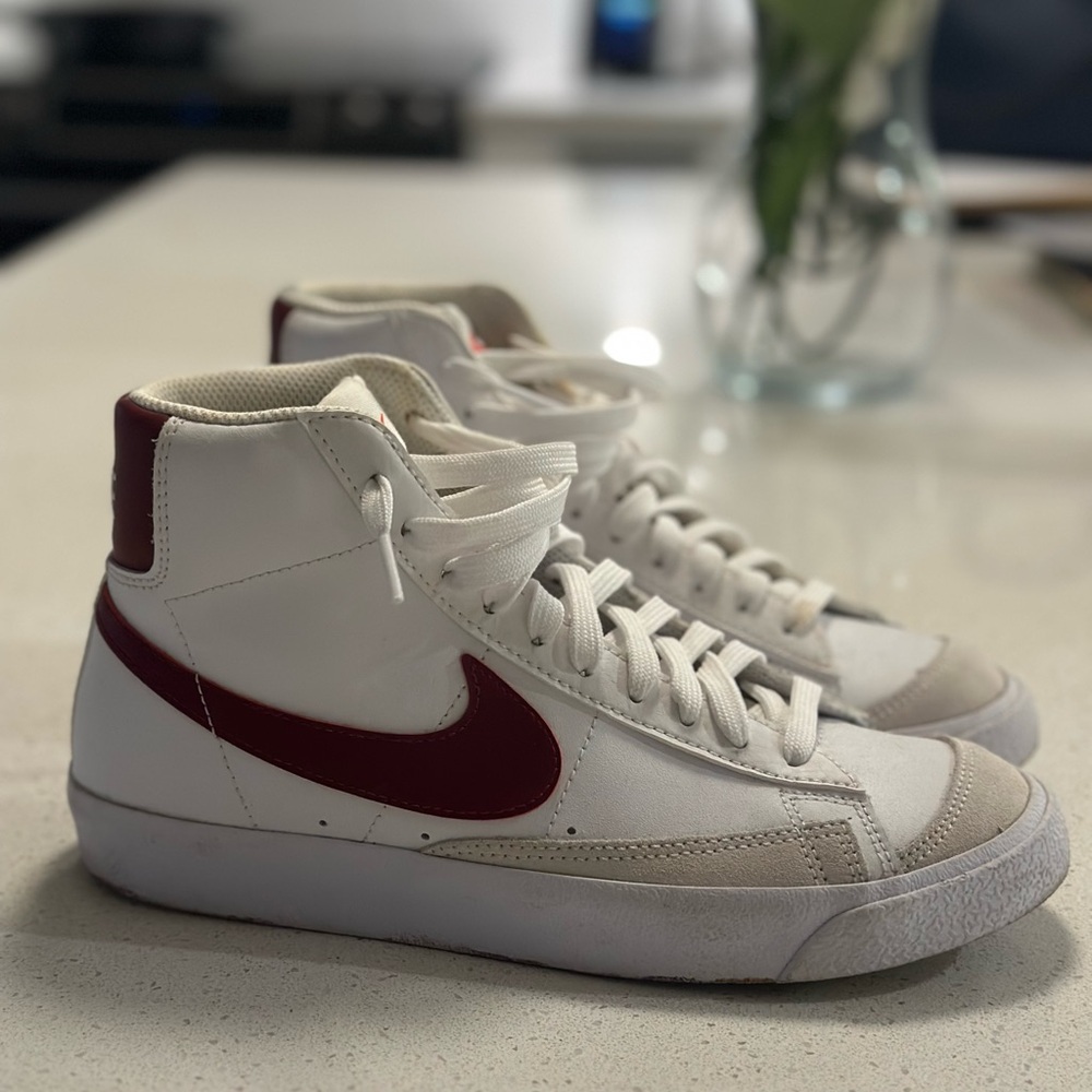Nike blazers white with burgundy